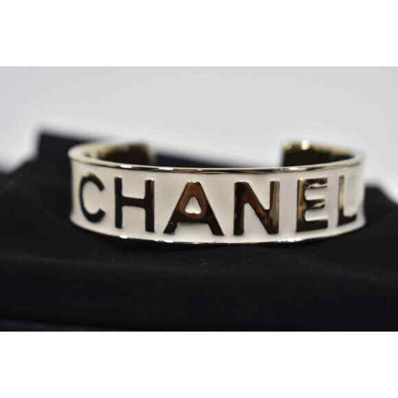Chanel 22S Gold White Enamel Metal Interlocking CC Logo Arm Cuff Bracelet Small - Picture 4 of 12